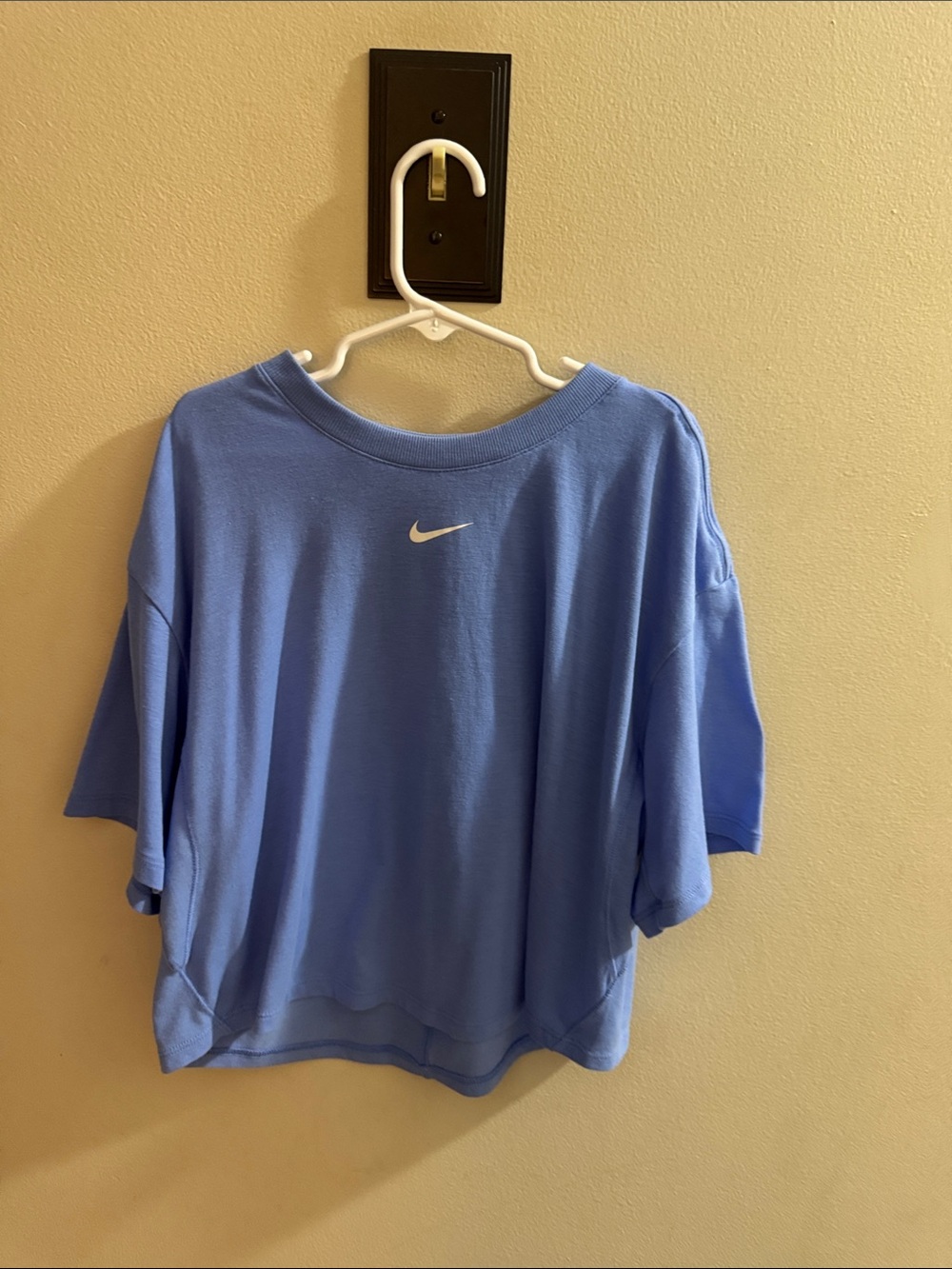 Nike crop shirt 💙